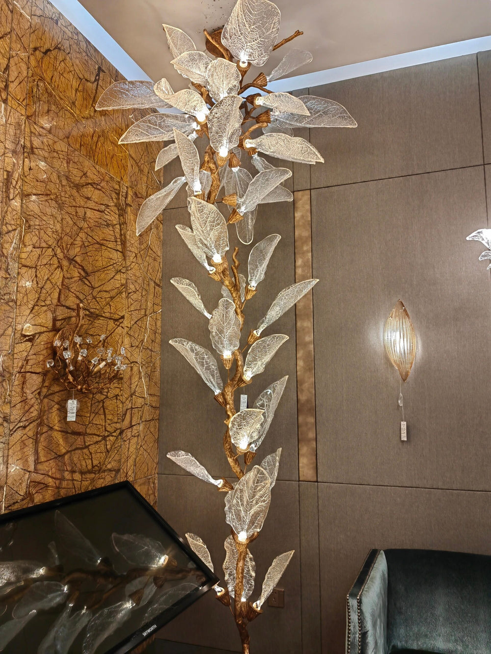 Creative Bionic Resin Leaves Chandelier