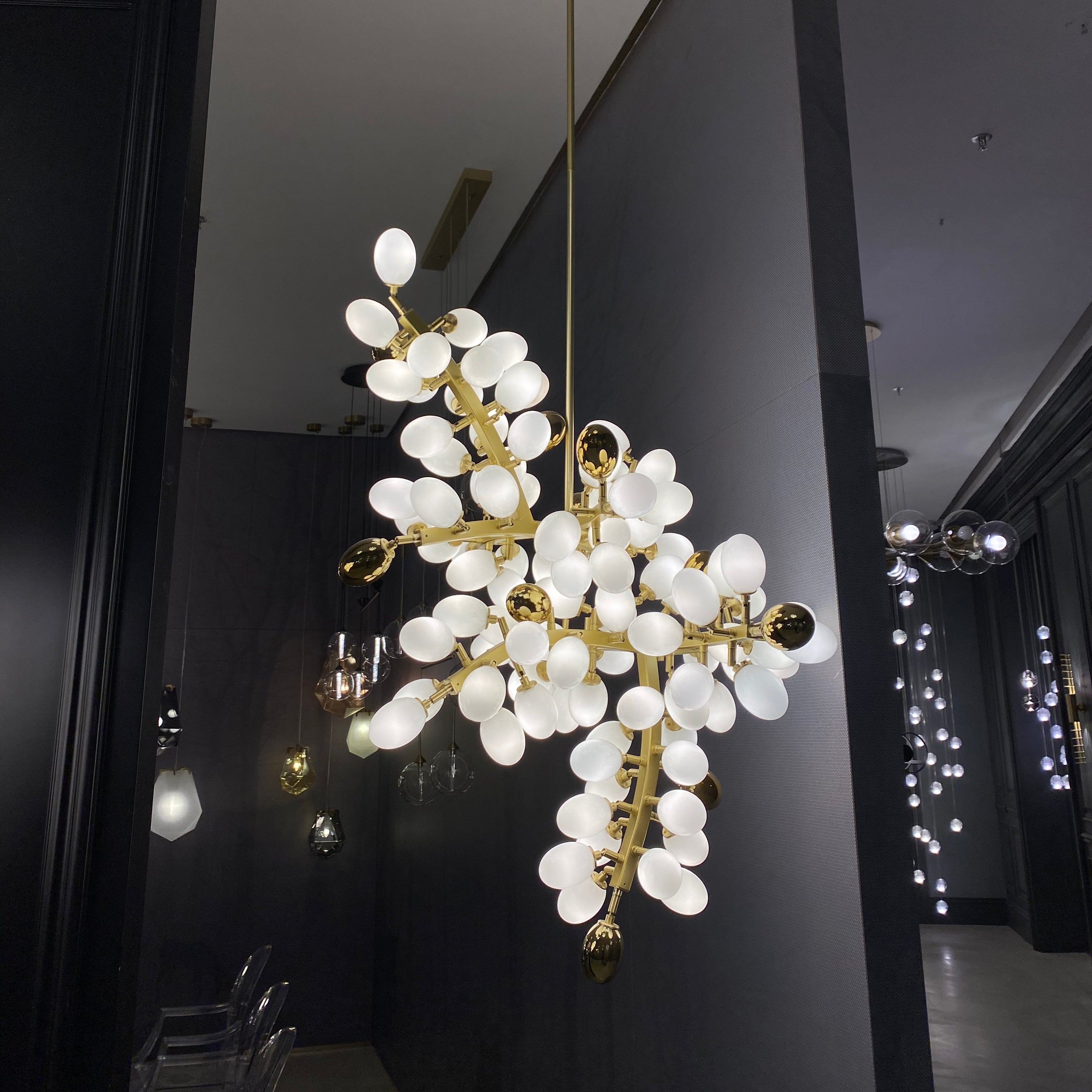 Light Luxury Nordic Creative Art Designer Pure White Grape Chandelier for Living/Dining Room Chandeliers Luster Gaze A Style: D37.4"*H53.1"/105 Lights/35 kg Warm Light