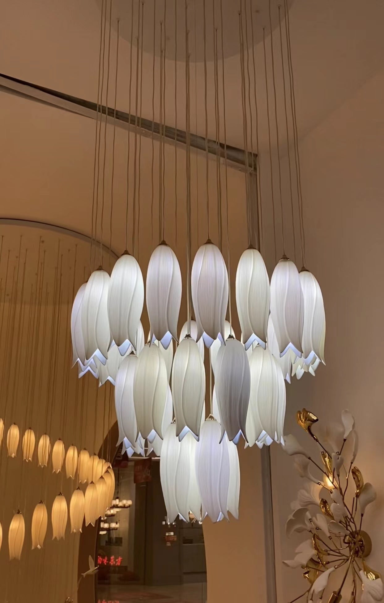 Elegant Flower Chandelier For Foyer/ Staircase