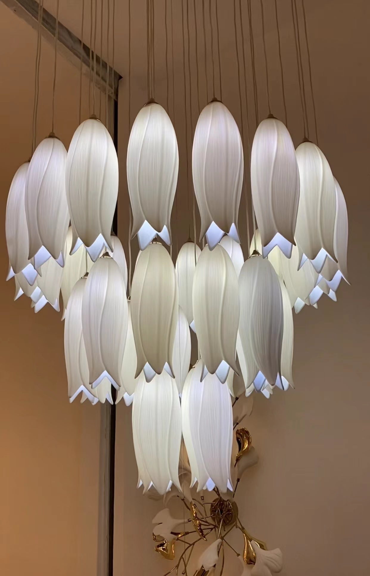 Elegant Flower Chandelier For Foyer/ Staircase