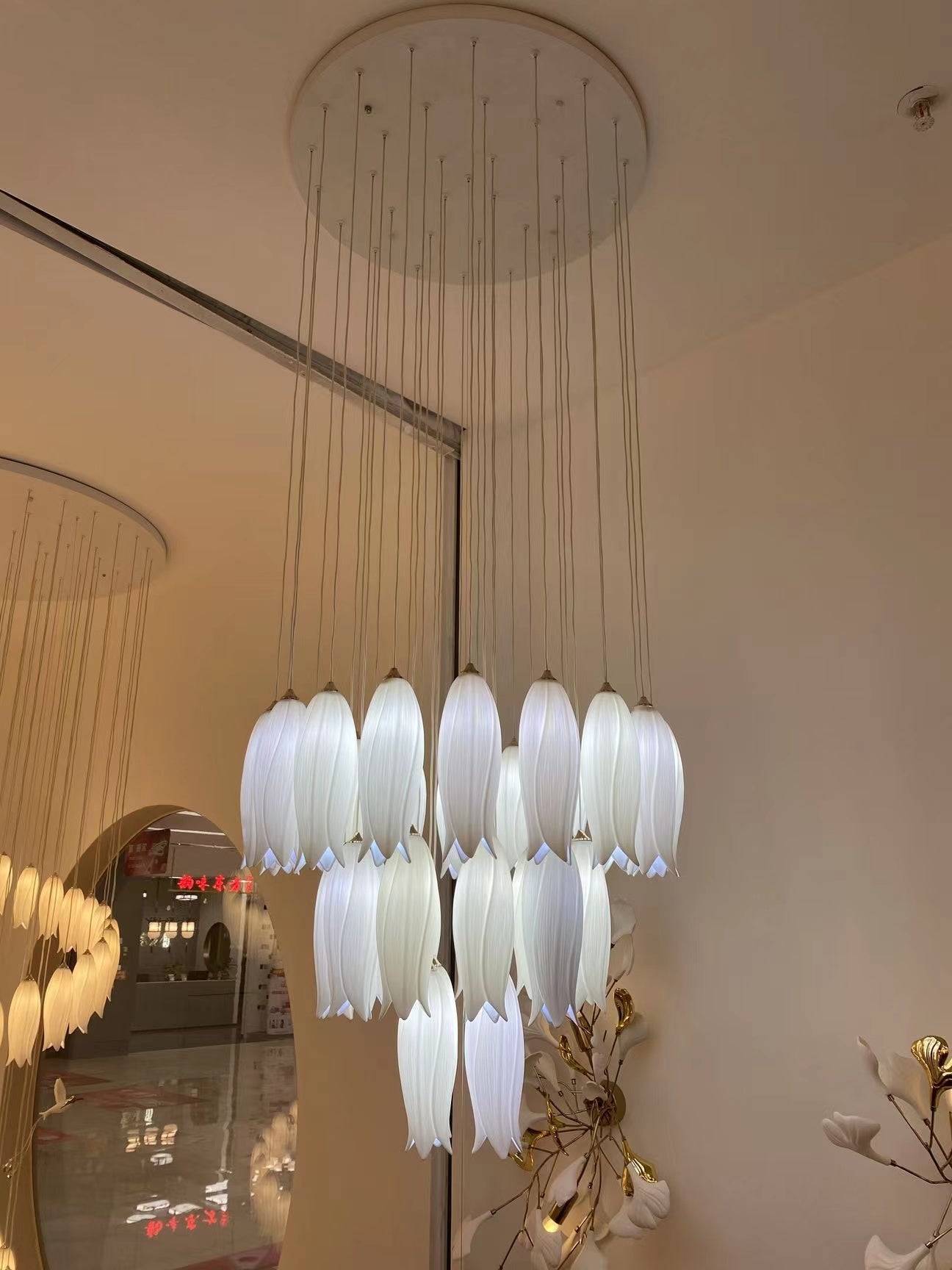 Elegant Flower Chandelier For Foyer/ Staircase