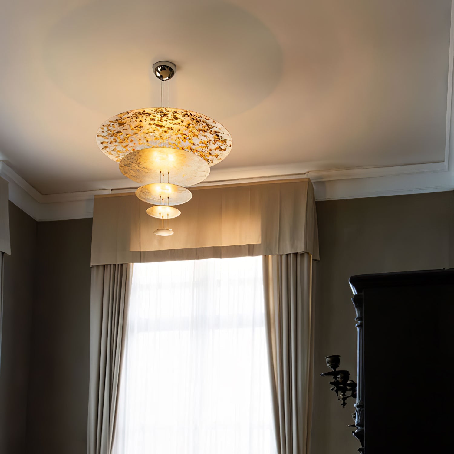 Machine Chandelier - Luster Gaze