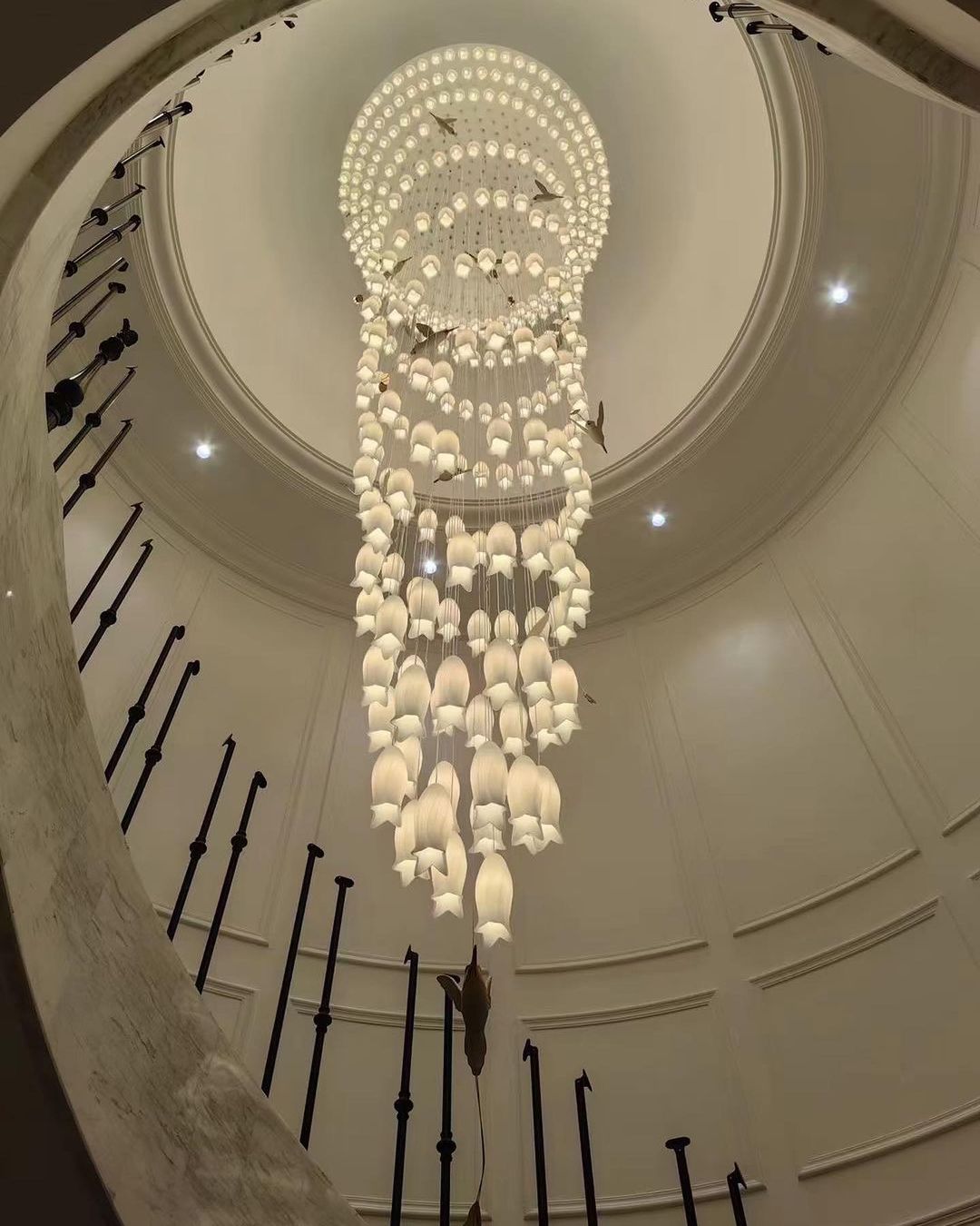 Elegant Flower Chandelier For Foyer/ Staircase