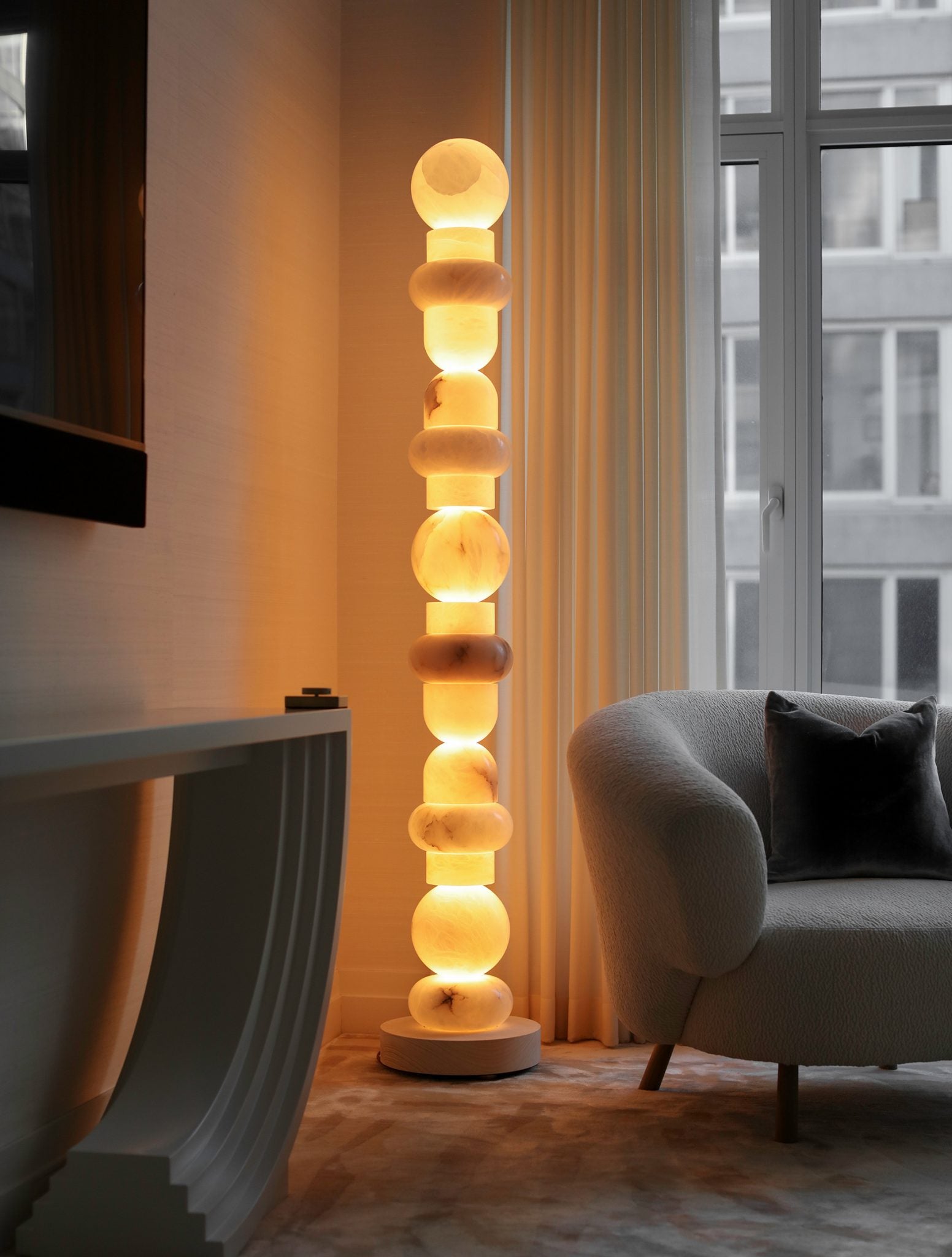 Alabaster Totem 16 Floor Lamp, Living Room Standing Lamp Floor standing lamps Luster Gaze   