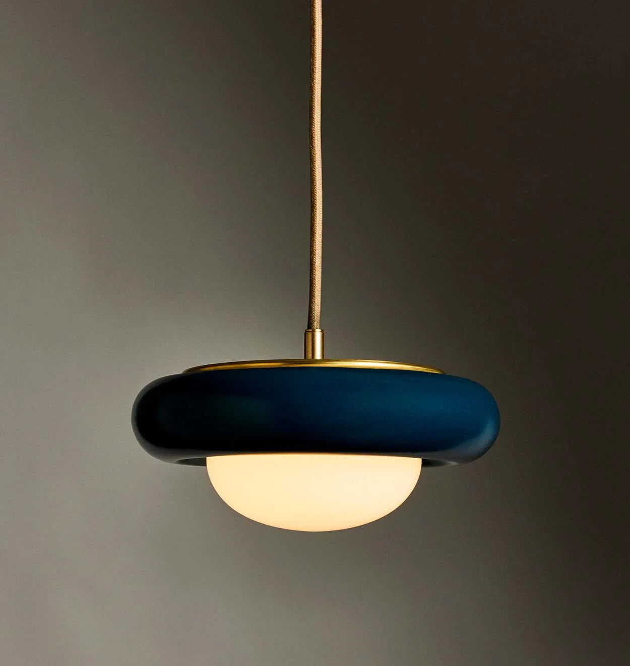 Dumbold Pendant