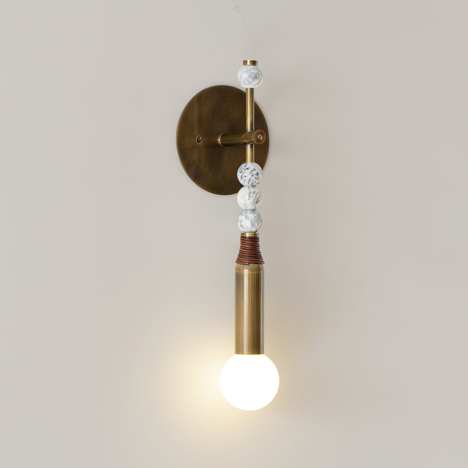 Toan Wall Lamp