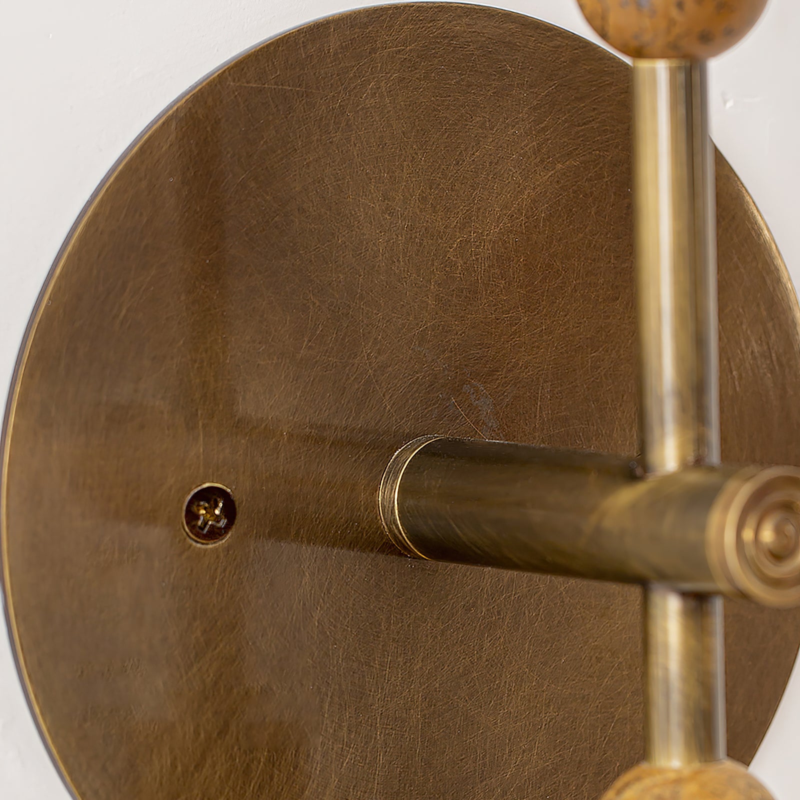 Toan Wall Lamp